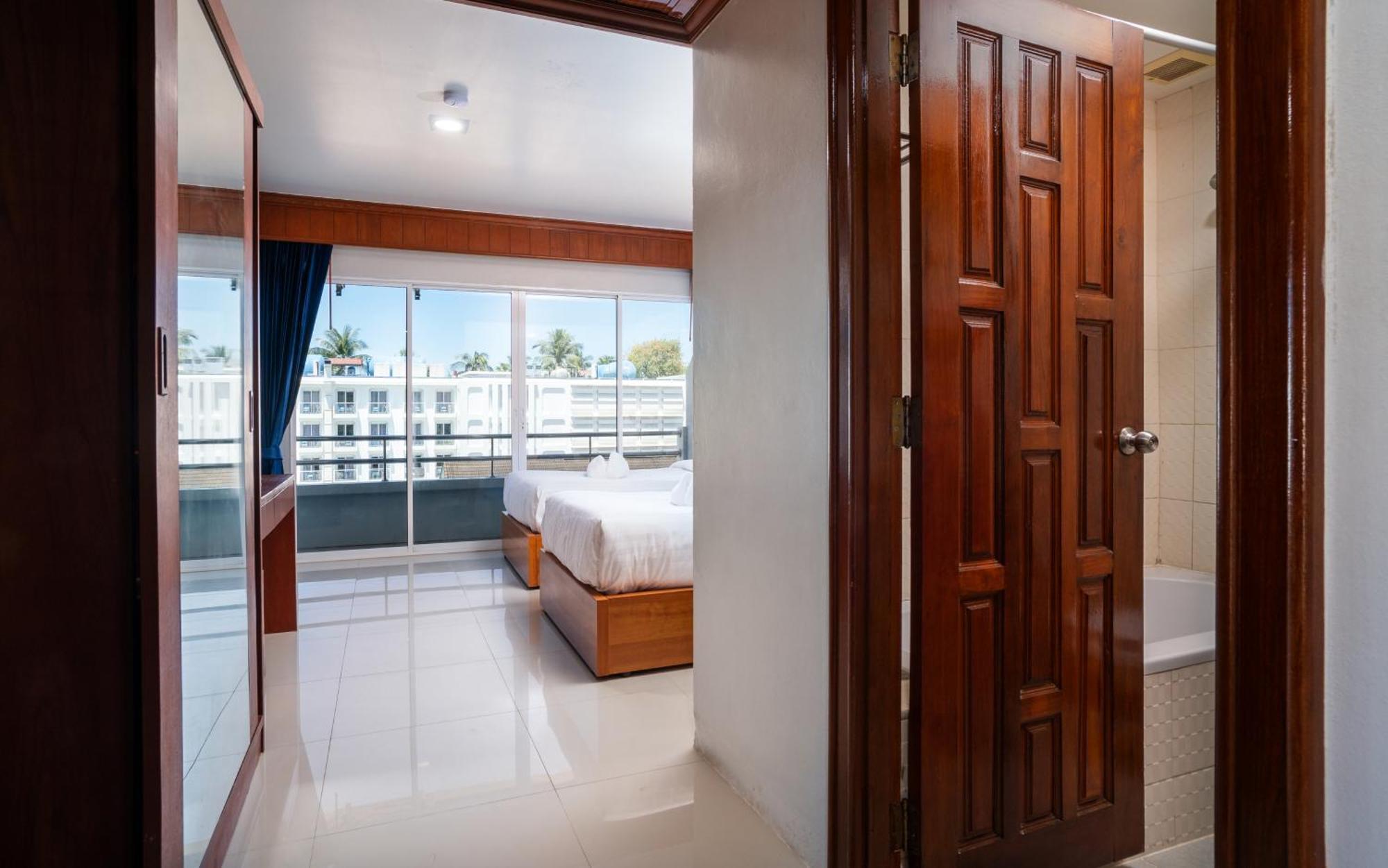 Gp House Phuket Patong Beach Bagian luar foto