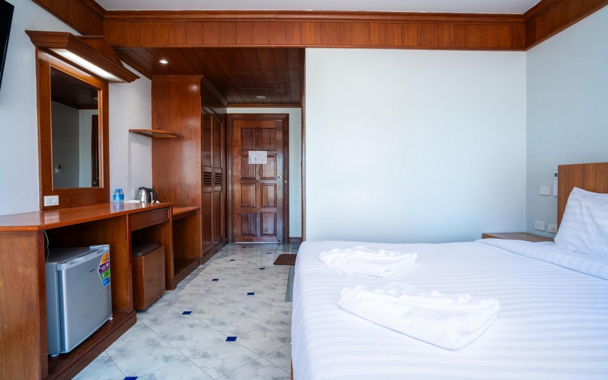 Gp House Phuket Patong Beach Bagian luar foto